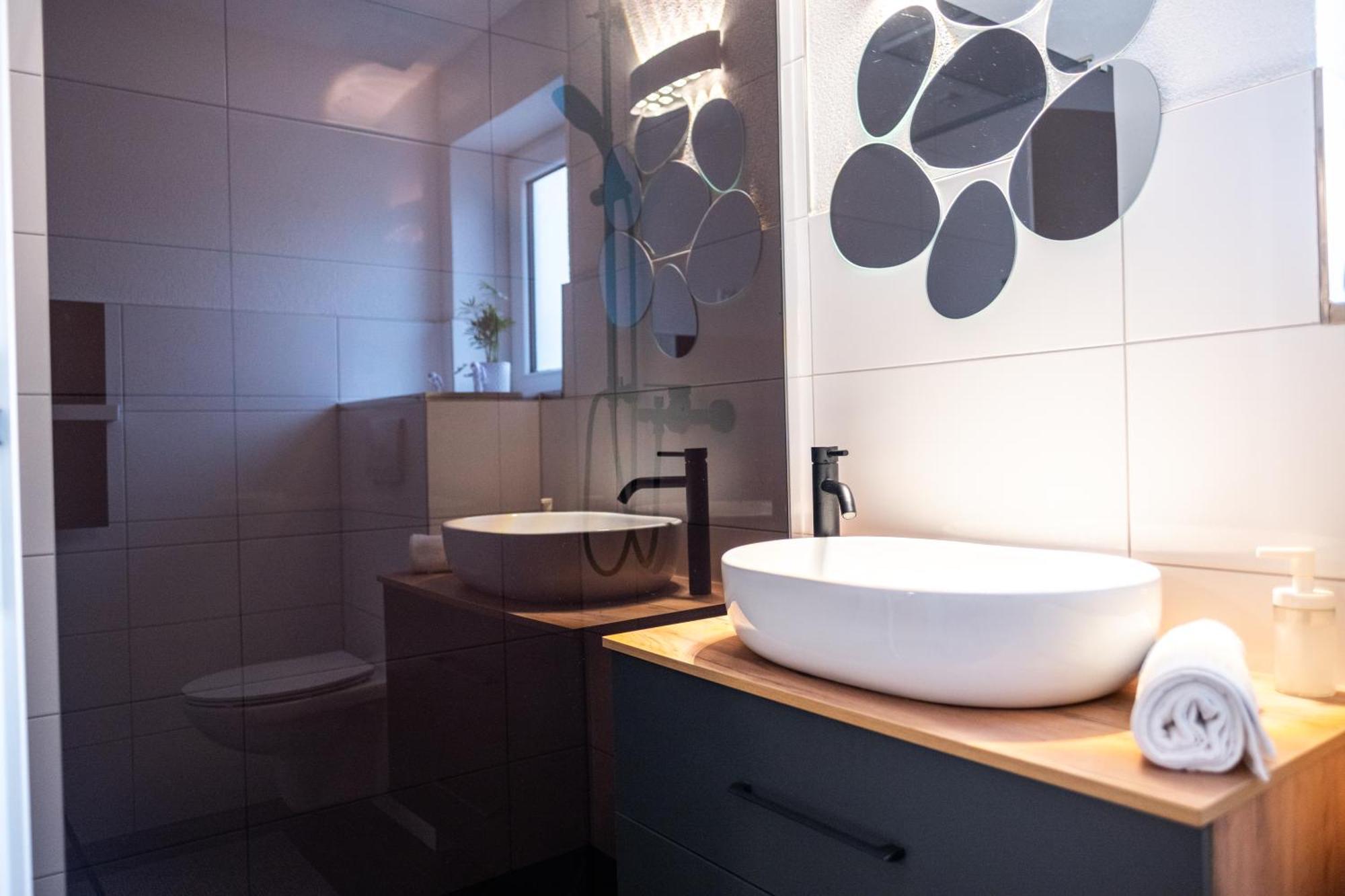 Klassen Apartments! Stadtnahes Ferienhaus* Mit Terrasse In Aulendorf * Fuer 6-8 Personen Eksteriør billede